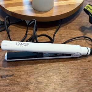 Lange White Hair Styling Tool